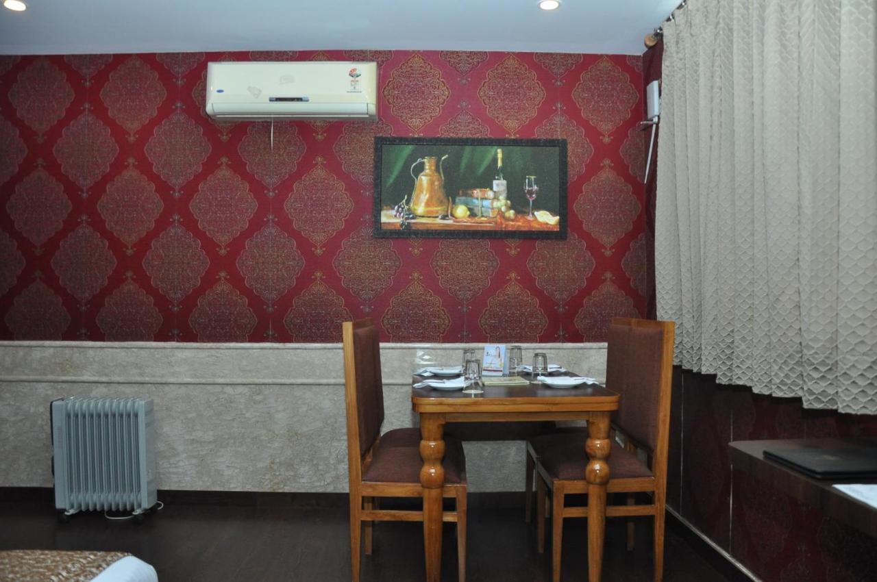 Hotel Jsr Continental Dehradun Exteriör bild