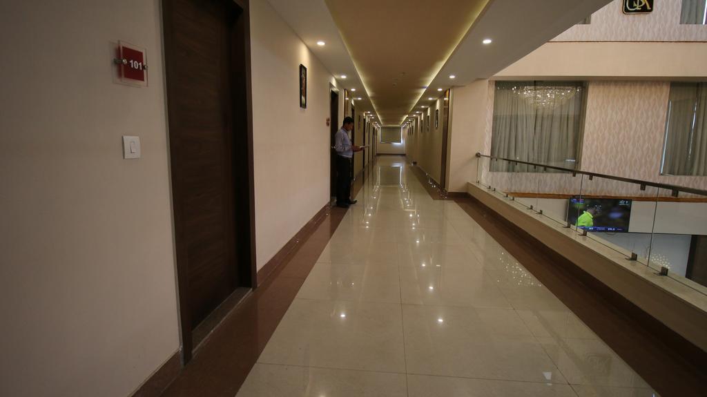Hotel Jsr Continental Dehradun Exteriör bild