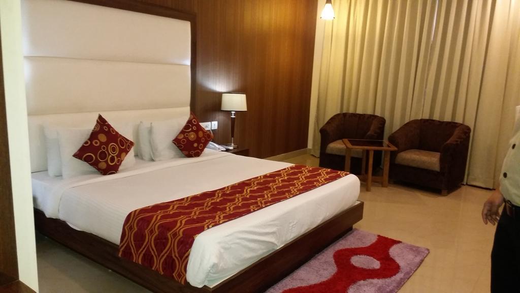 Hotel Jsr Continental Dehradun Rum bild