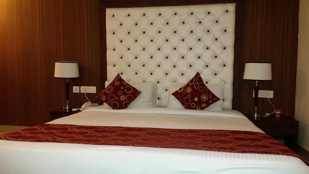 Hotel Jsr Continental Dehradun Rum bild
