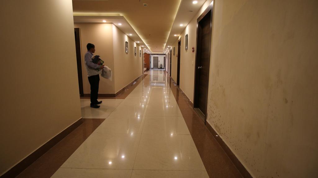 Hotel Jsr Continental Dehradun Exteriör bild