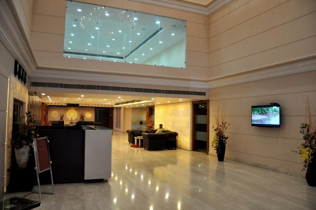Hotel Jsr Continental Dehradun Exteriör bild