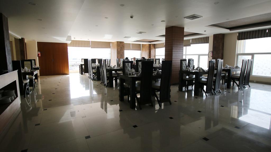 Hotel Jsr Continental Dehradun Exteriör bild