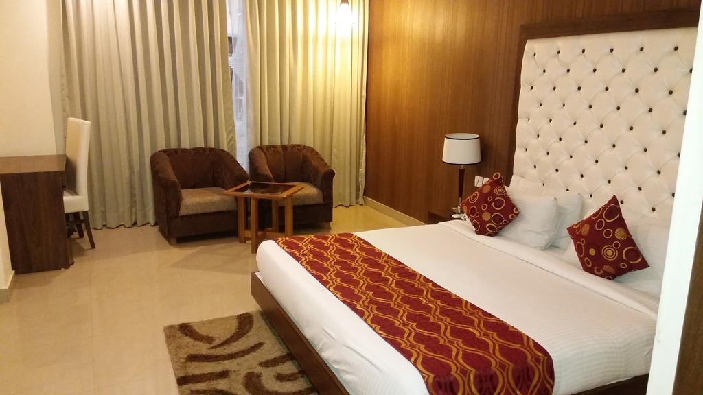 Hotel Jsr Continental Dehradun Rum bild