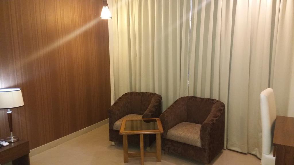 Hotel Jsr Continental Dehradun Rum bild