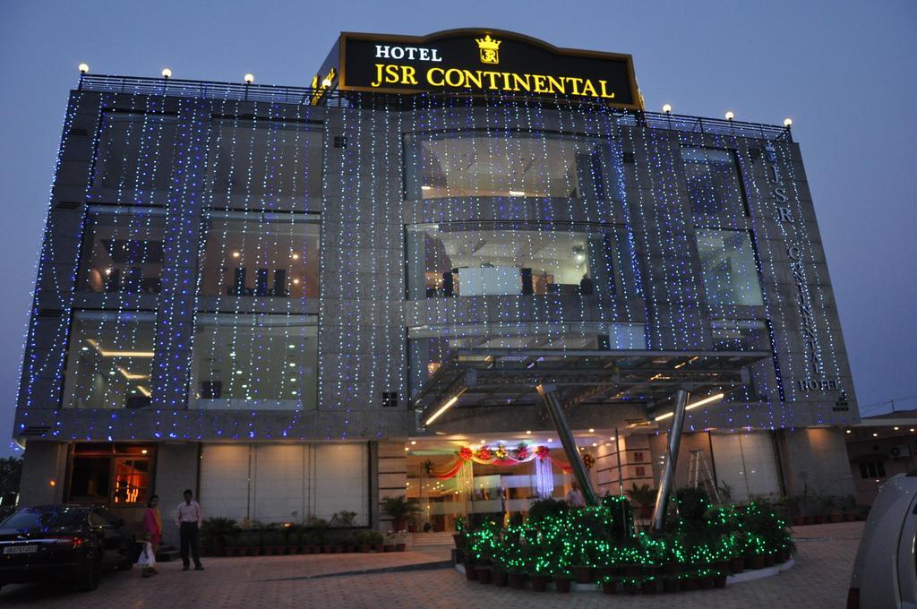 Hotel Jsr Continental Dehradun Exteriör bild