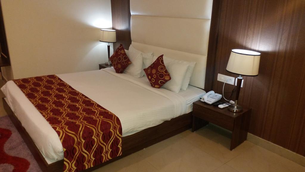 Hotel Jsr Continental Dehradun Rum bild