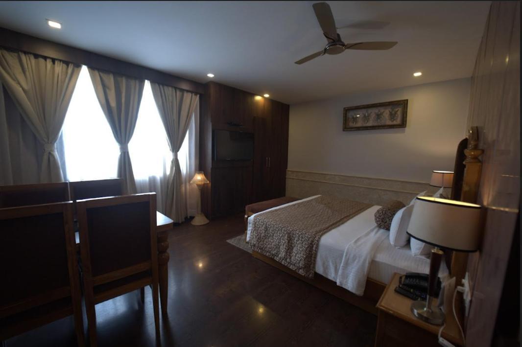 Hotel Jsr Continental Dehradun Exteriör bild