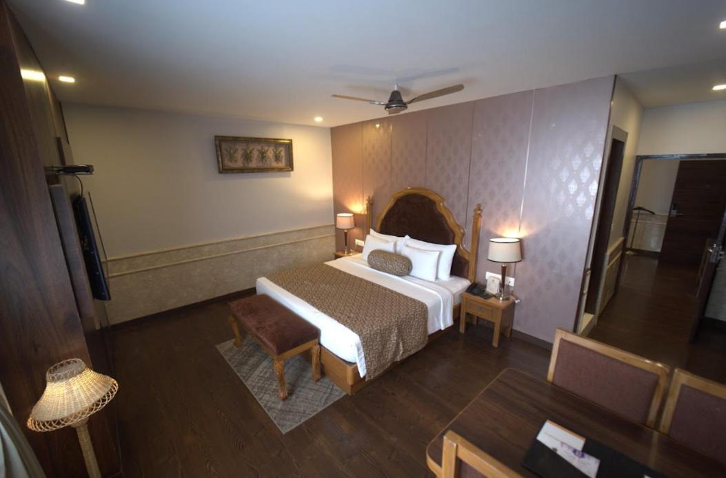 Hotel Jsr Continental Dehradun Exteriör bild