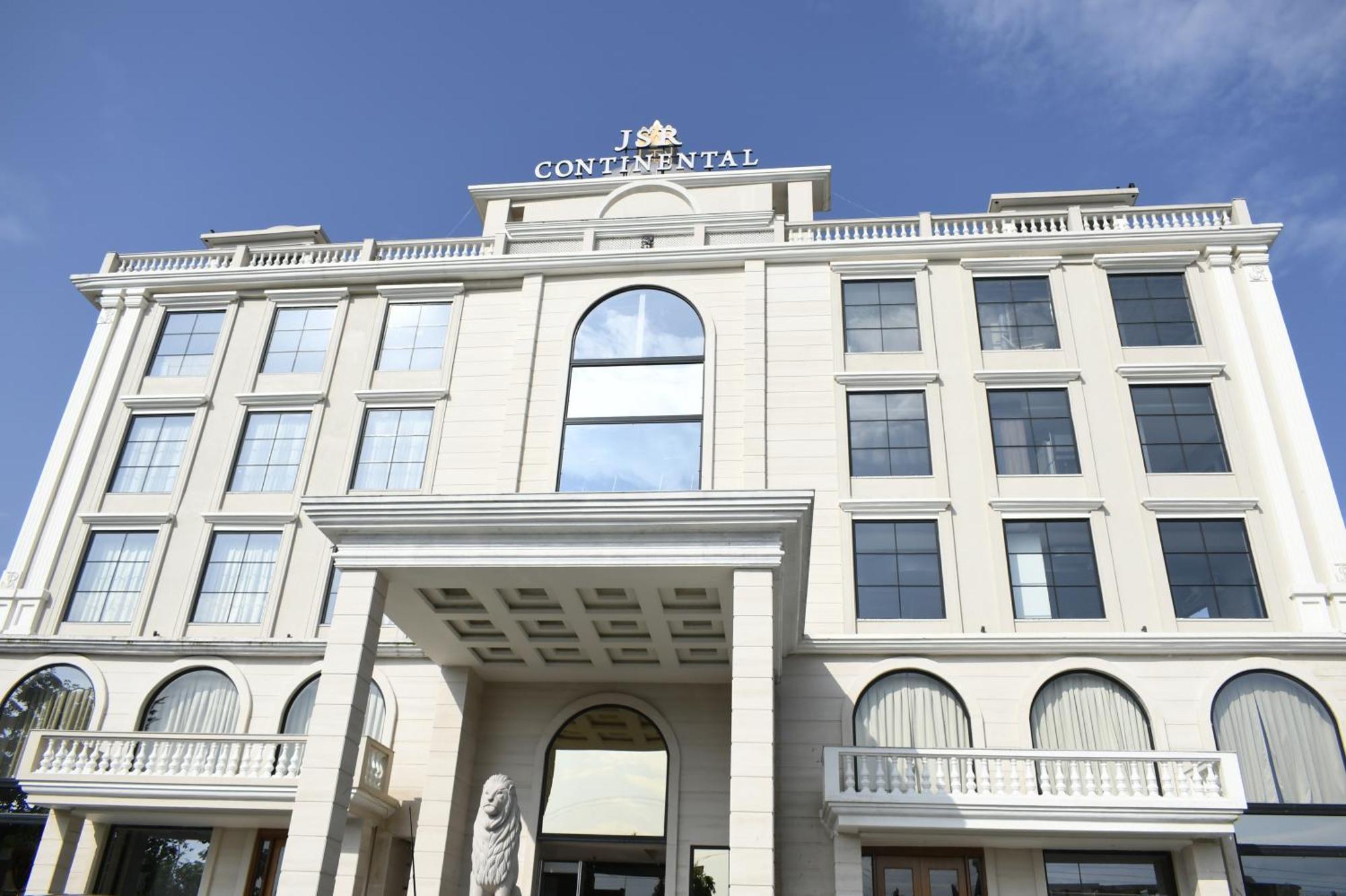 Hotel Jsr Continental Dehradun Exteriör bild