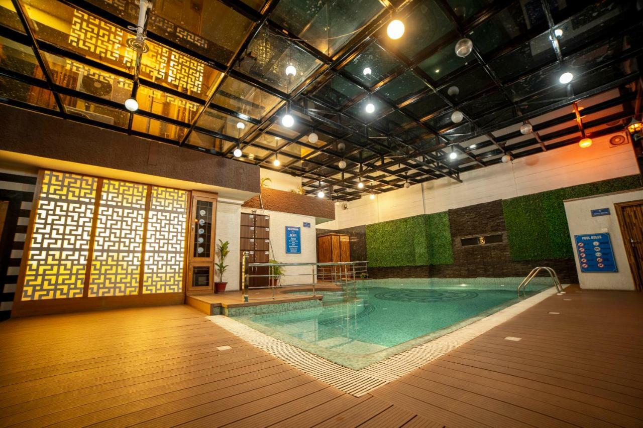 Hotel Jsr Continental Dehradun Exteriör bild