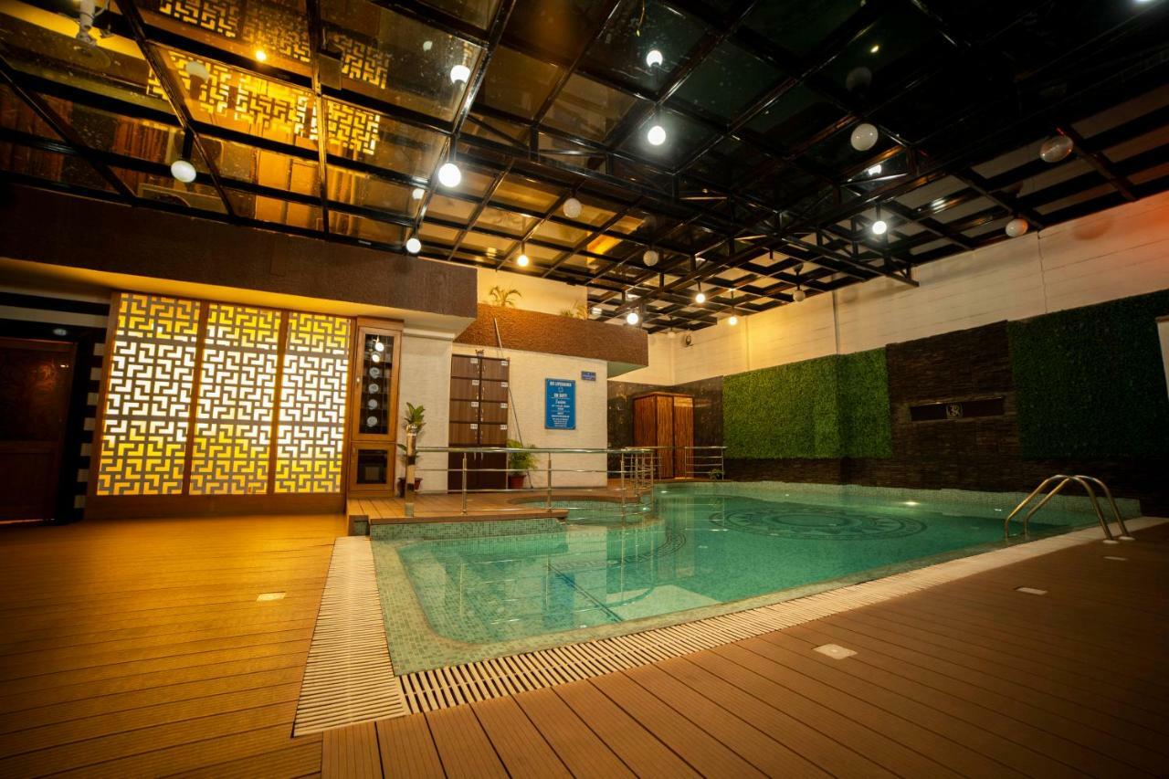 Hotel Jsr Continental Dehradun Exteriör bild