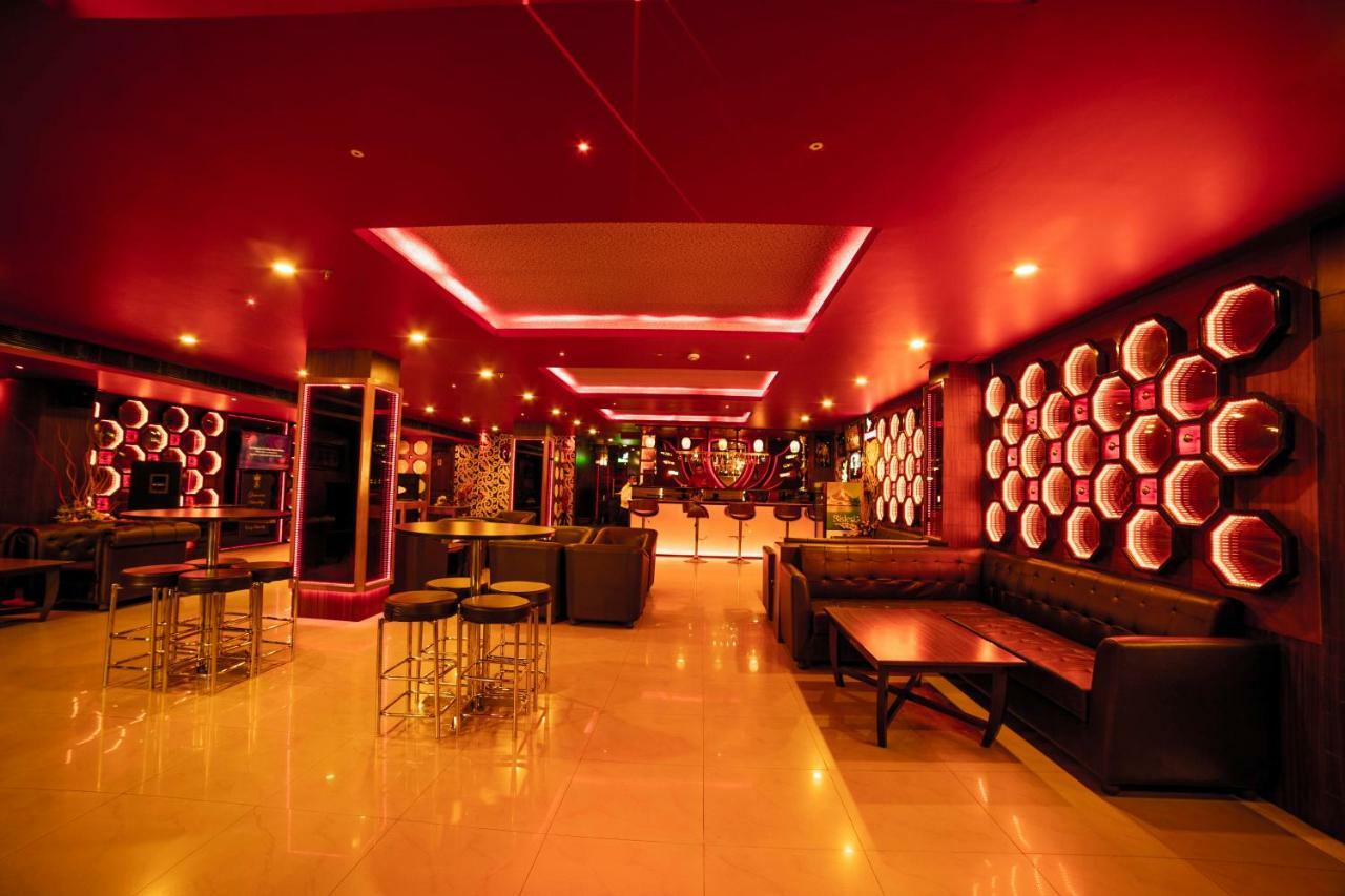Hotel Jsr Continental Dehradun Exteriör bild